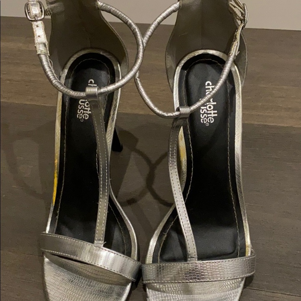 cute trendy ankle strap heels! normal wear/ used